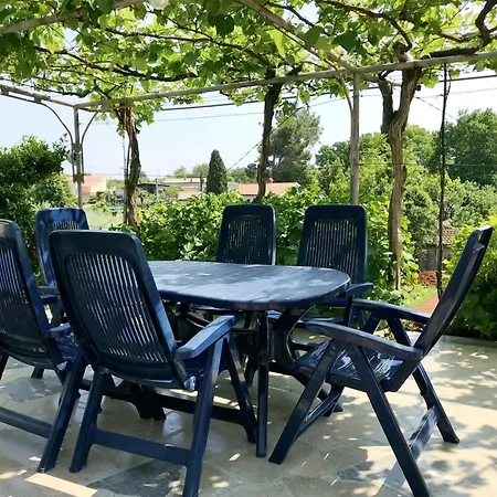 Peaceful With Bbq And Parking Apartment *