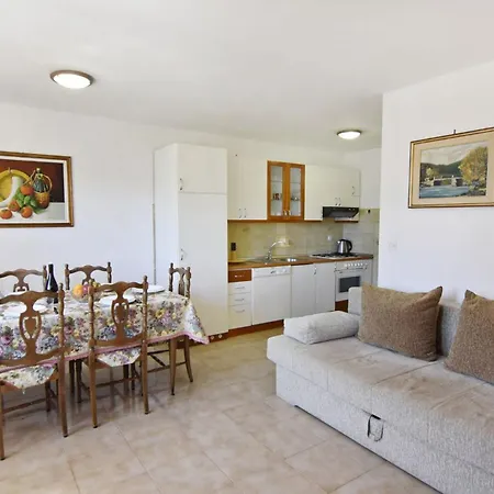 Apartamento Peaceful With Bbq And Parking Savudrija