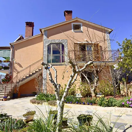 Peaceful With Bbq And Parking Apartment